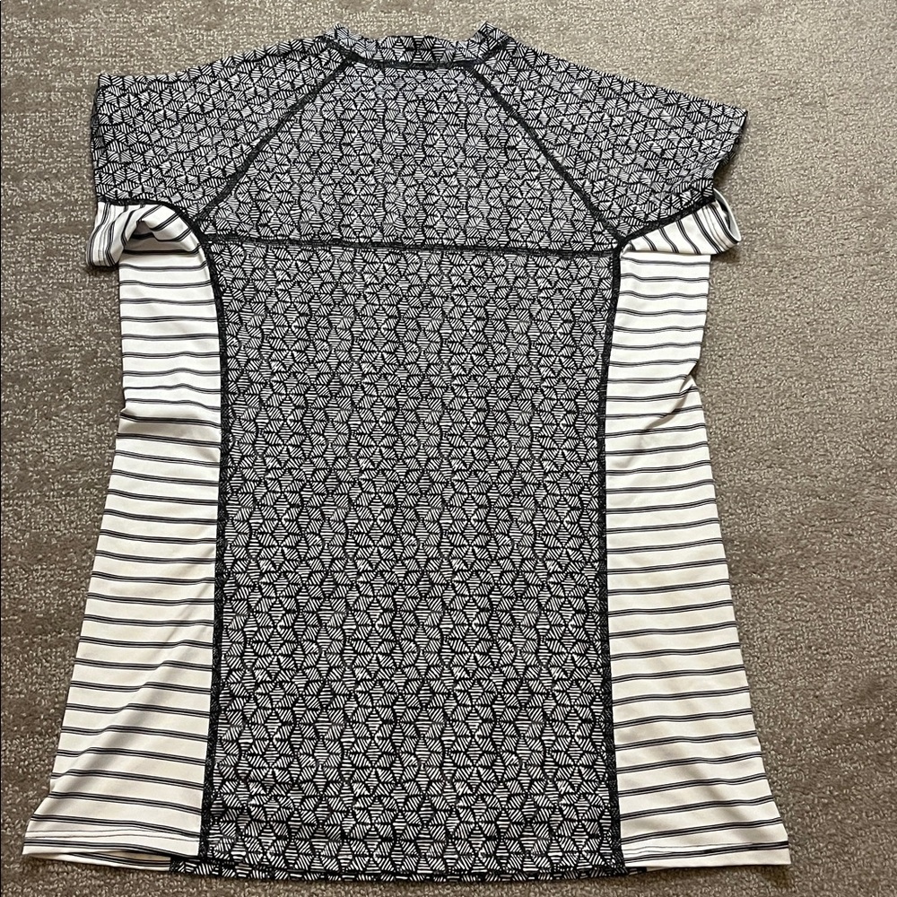 Patagonia Women’s Black and White Short Sleeve Rash Guard Size L - Picture 2 of 6
